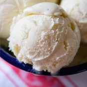 Yorvale Vanilla Pod Ice Cream 2 Litre